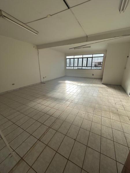 Sobreloja na principal av de Sarandi - Av Londrina, 627. Sobreloja 04